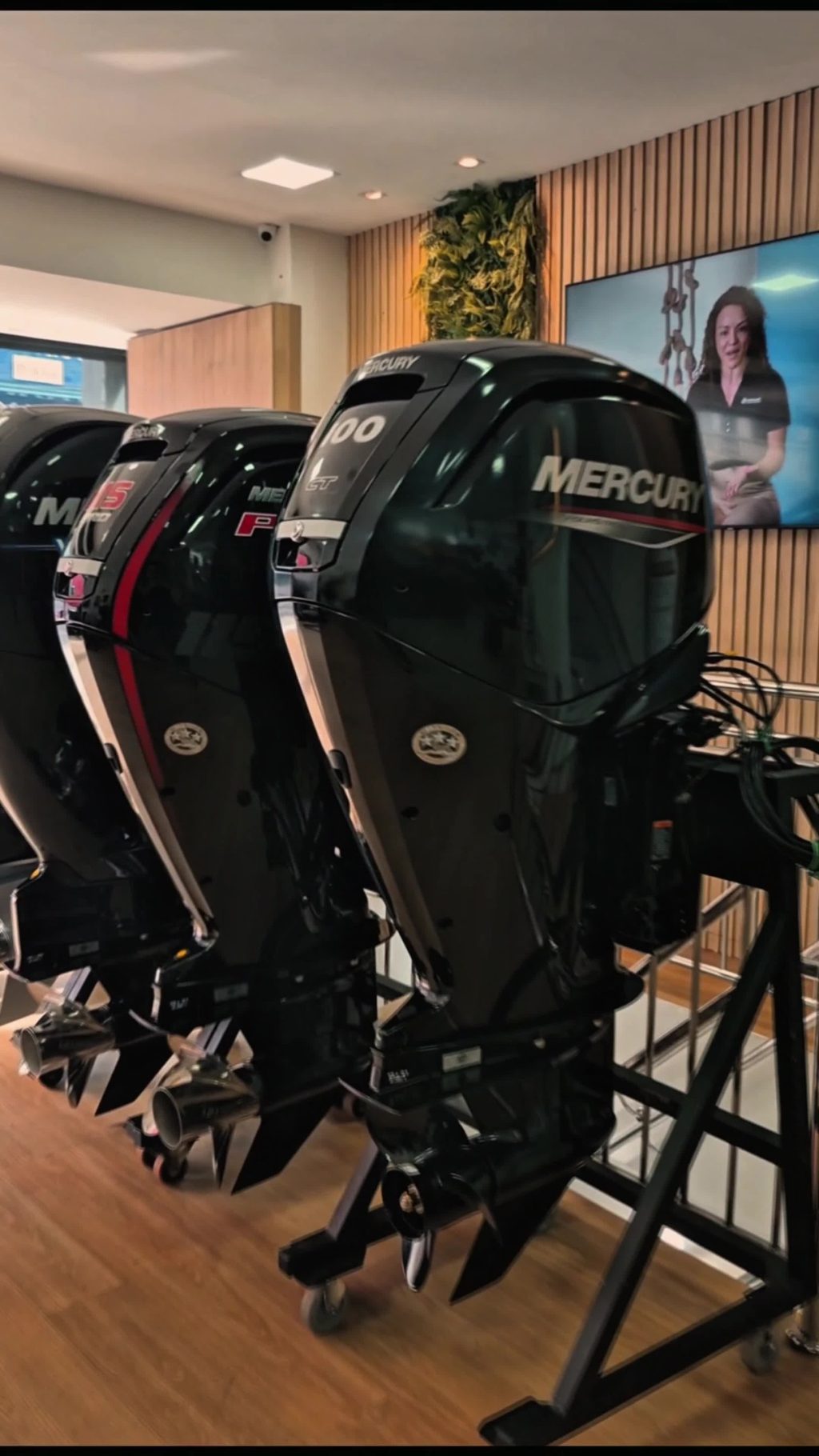 Instagram post from paraquedanautica.manaus. This post is in position 1.