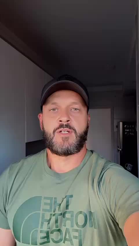 Instagram post from paraquedanautica. This post is in position 1.