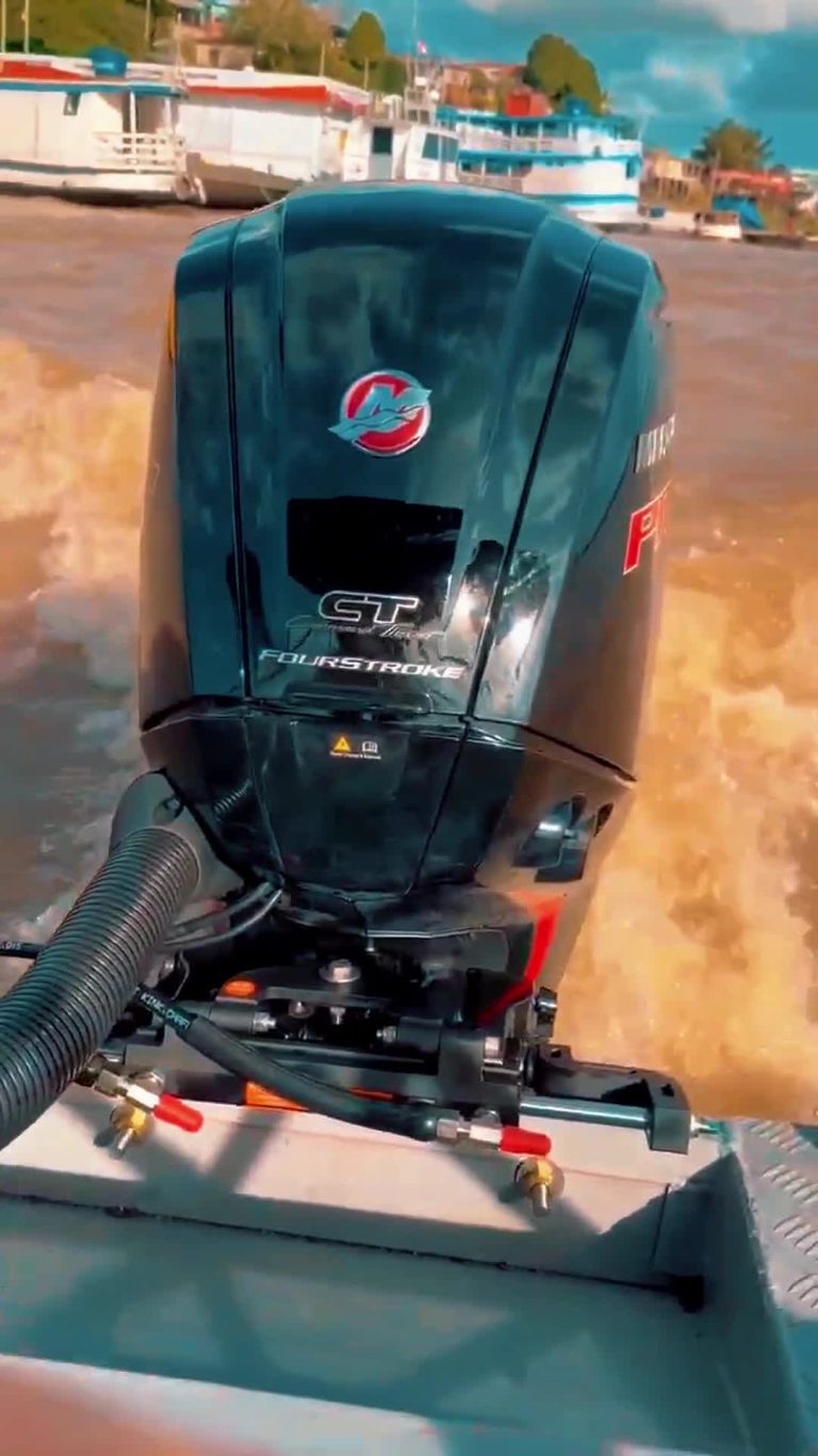 Instagram post from paraquedanautica.manaus. This post is in position 1.